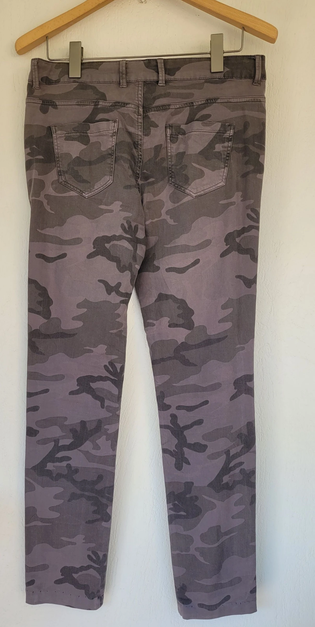 Monoprix Calça/Jeans Skinny TFr40/TL - Estampa Militar Cinza e Cintura Média em Ótimo Estado – photo 4